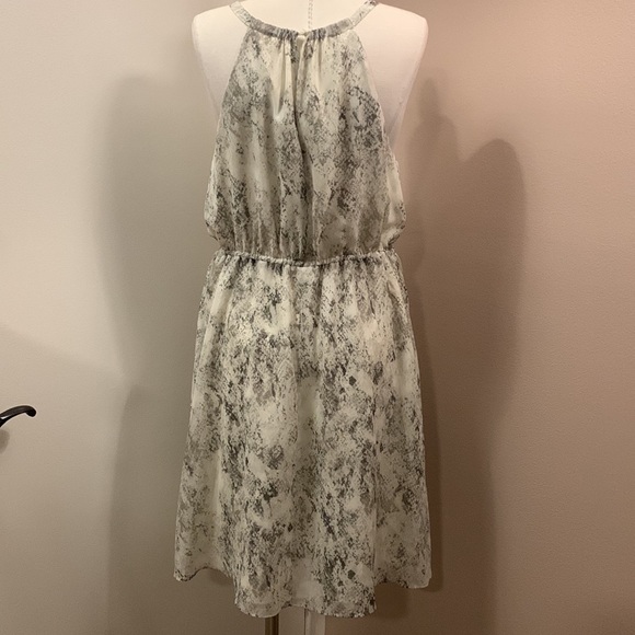 𝅺BANANA Republic Patterned Halter Dress size 10. No belt - Picture 6 of 10